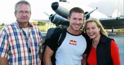 Ultima oră! Gestul complet neașteptat al părinților lui Felix Baumgartner, la 102 de zile de la moartea lui. Mihaela nu a avut nici un cuvânt de spus. Relația ei cu socri e pe un butoi cu pulbere Ultima oră! Gestul complet neașteptat al părinților lui Felix Baumgartner, la 102 de zile de la moartea lui. Mihaela nu a avut nici un cuvânt de spus. Relația ei cu socri e pe un butoi cu pulbere